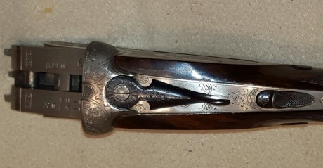 Vendo escopeta paralela Ego C/20-76. *** y *
Maderas preciosas y veteadas.
Detalles en los acabados. Culata 00