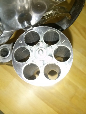 Vendo revólver Taurus calibre 30spl, cañón 6 pulgadas, miras regulables, muy buena precisión, cachas de 01