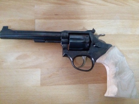 Vendo revólver Taurus calibre 30spl, cañón 6 pulgadas, miras regulables, muy buena precisión, cachas de 00
