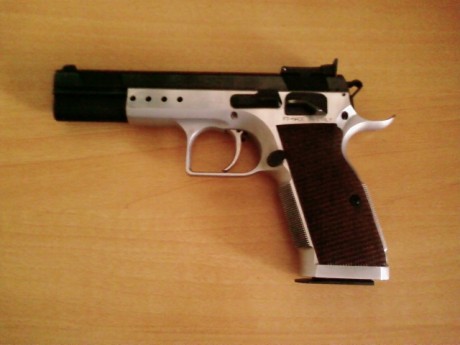 Hola vendo Tanfoglio limited 9mm con kid convertidor de 22.
ponerse en contacto con VICTOR- mi móvil es 01