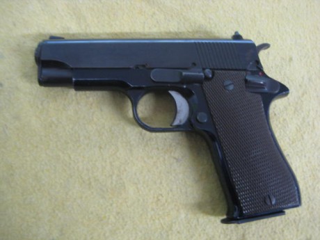 Un amigo me ha pedido que le anuncie esta pistola, Star BKM, cal. 9P, precio 150 e más portes.
Interesados, 01