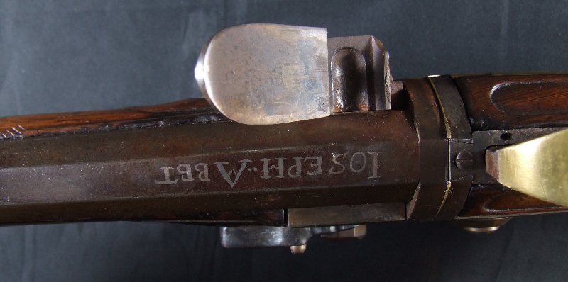 Hola, voy a intentar poner unas fotos de este arma que he encontrado mirando por la web. Es un rifle rapido 81