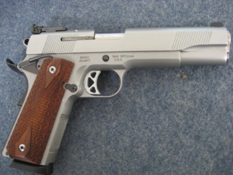 Hola, un amigo me ha pedido que le anuncie esta pistola S&W, modelo 1911, calibre 45 ACP, precio 850 00