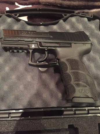 Se vende pistola marca HK modelo P30 , en calibre 9mm. En perfecto estado , sin apenas uso , como nueva. 01