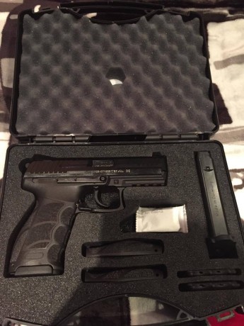 Se vende pistola marca HK modelo P30 , en calibre 9mm. En perfecto estado , sin apenas uso , como nueva. 00