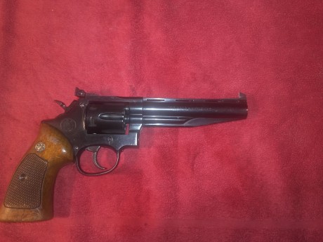 Buenos dias vendo revolver LLAMA del 38-6" en perfecto estado con una cacha de serie y otra anatómica 02
