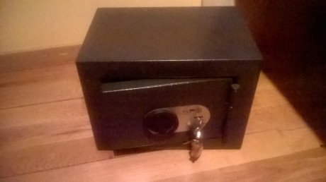 Hola buenas se vende armero sps grado 3 e vendido el arma y haora dispongo del amero..vacio en casa :roll: 02