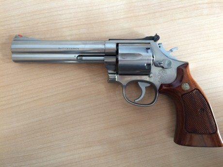 Hola compañeros, pongo a la venta mi revolver smith & wesson 686 de 6 pulgadas al cual no le doy uso 00