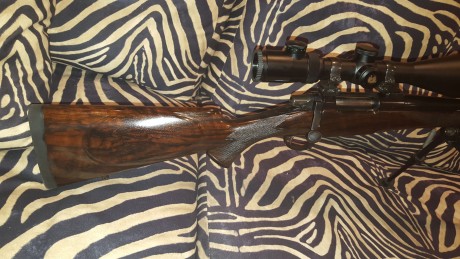 Pongo a la venta expectacular rifle Remington seven cal. 300wsm con las maderas de nogal turco personalizadas 02