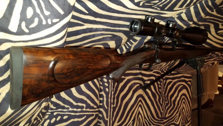 Pongo a la venta expectacular rifle Remington seven cal. 300wsm con las maderas de nogal turco personalizadas 01