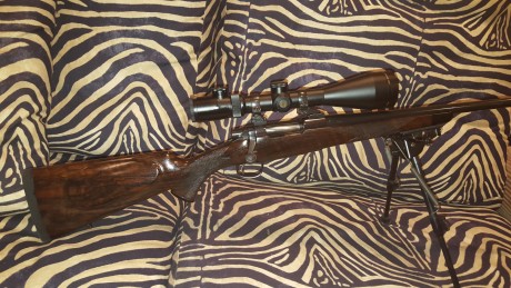 Pongo a la venta expectacular rifle Remington seven cal. 300wsm con las maderas de nogal turco personalizadas 00