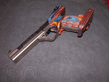 Se vende pistola cal. 22 marca FEINWERBAU AW93 en perfecto estado de uso, con empuñadura para zurdo. Empuñadura 00