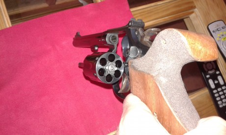 Vendo revólver K14 Smith Wesson del 38. Una maravilla de precisión en perfecto estado. Vendo por cese 00