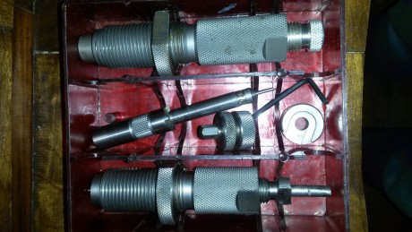 Se vende juego de dies marca Hornady. Para recargar el 7,62x54r; muy poco uso
Estan en Baeza (Jaen). Precio 00