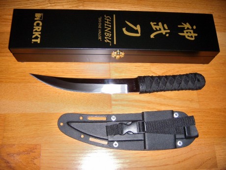Cuchillo táctico de la prestigiosa firma norteamericana CRKT (Columbia River Knife Tool) modelo 2915 Shinbu. 02