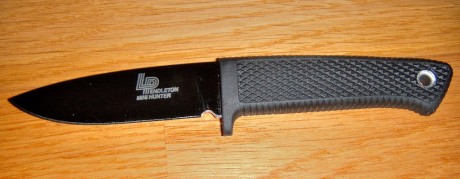Cuchillo Cold Steel Pendleton Mini Hunter con hoja de acero VG-1 y empuñadura inyectada de Kraton con 01