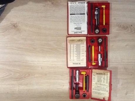 Se pone en venta kit para recarga manual de calibre  44 Magnum modelo LEE Classic Loader. Se encuentra 00