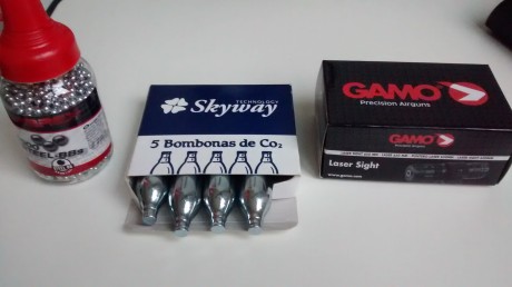 Vendo pisola UMAREX "MORPH PISTOL" de calibre 4,5 mm con los siguientes accesorios:
- Puntero 02