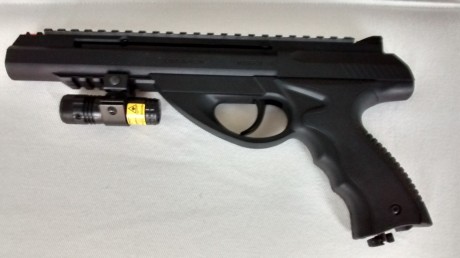 Vendo pisola UMAREX "MORPH PISTOL" de calibre 4,5 mm con los siguientes accesorios:
- Puntero 01