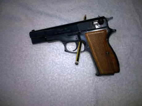 Se vende una Luger M90 9mm en buen estado. El arma se puede probar en Alicante. Precio 300€ con portes 01