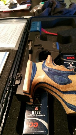 Hola compañeros.
Por dejar la afición del tiro vendo todas mis pistolas.
Esta en concreto es una Walther 01