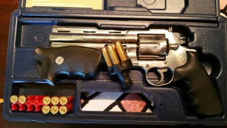 Hola compañeros.
Por motivos de dejar la afición del tiro,vendo todas mis pistolas.
En este caso es un 01