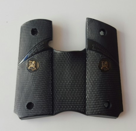   Vendo una magnifica cacha de la prestigiosa marca estado unidense PACHMAYR para una pistola COLT OFFICERS 01