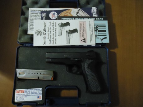 Pues eso vendo pistola S&W 910, calibre 9 m/m parab., con sus dos cargadores y su caja original o 01