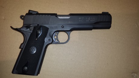 Hola vendo mi taurus del 45acp, en perfectisimo estado,solo lleva 150 disparos.
Lo entrego como se ve 01