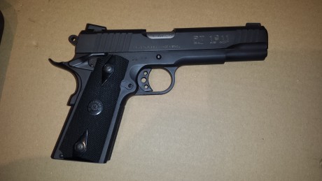 Hola vendo mi taurus del 45acp, en perfectisimo estado,solo lleva 150 disparos.
Lo entrego como se ve 01