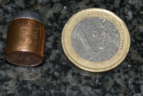 Vendo puntas del calibre 50 AE el peso de las puntas es de 19 gramos cada una. Precio 60 euros 100 admito 00