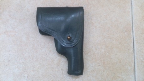 Hola, vendo una funda de cuero antigua en perfecto estado, es para una pistola de pequeño tamaño. Está 00
