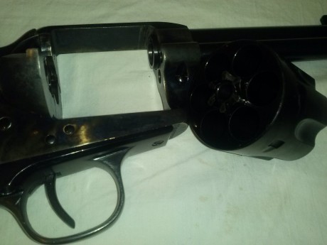 Vendo revolver Uberti 45lc pocos disparos utilizo otro para tiro pero ese si que esta usado y no quiero 02