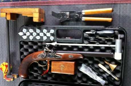 Vendo pedersoli continental chispa cañón liso , para cominazo ,maletín pedersoli , soporte , turquesa 01