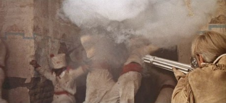 Compañeros,

En vista de las ganas de algunos (Elcafe, Wilcow, Vrakk, etc) por adivinar armas de películas 30