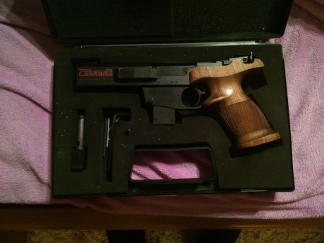hola,pongo en venta esta benelli MP95E del calibre 32WC,con dos cargadores
y aguja percutora de repuesto,su 00