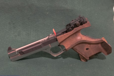 MARCA:   FEINWERKBAU  
MODELO:   AW93  
ID.:18023562
Año:  2015, abril, primera guía 
Calibre: .22¨LR
ESTADO: 01
