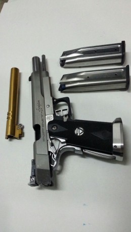 Se vende por no usar esta preparada para precisión tiene dos cañones de el 9mm uno creo nitrurado la pistola 02