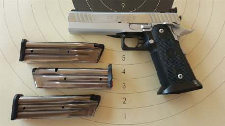 Muy buenas a todos!!!!

Pongo a la venta esta magnifica arma por no usar.
La pistola esta completamente 00