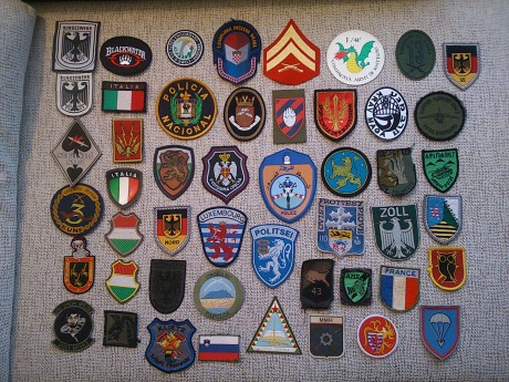 Hola. Vendo la colección de parches militares tanto españoles como extranjeros. En principio quisiera 02