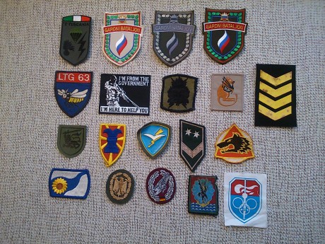 Hola. Vendo la colección de parches militares tanto españoles como extranjeros. En principio quisiera 12