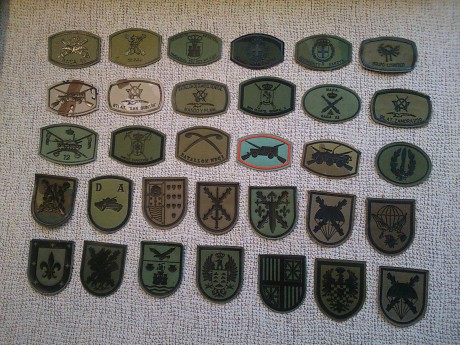 Hola. Vendo la colección de parches militares tanto españoles como extranjeros. En principio quisiera 11