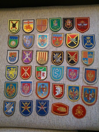 Hola. Vendo la colección de parches militares tanto españoles como extranjeros. En principio quisiera 10