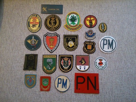 Hola. Vendo la colección de parches militares tanto españoles como extranjeros. En principio quisiera 21