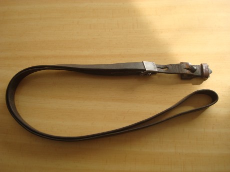  DSC06940.JPG 
Correa para K98 origial, no se aprecian marcajes, la "rana" es actual, esta flexible 01