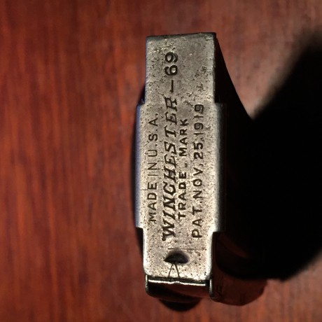 Compañeros, busco u nuevo cargador para mi carabina de cerrojo Winchester del .22, como el de las fotografías 01