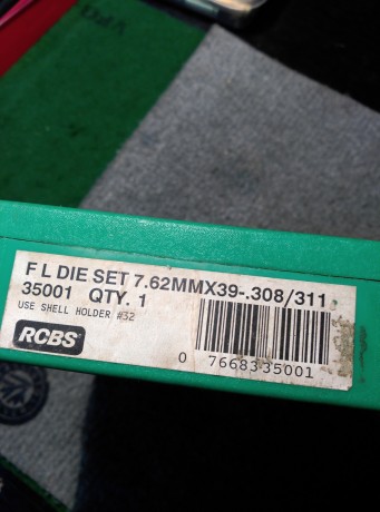 ...Pues eso.

...Vendo juego de Dies de RCBS del calibre 7.62x39.

...Solo  tengo la punta de recalibrar 00