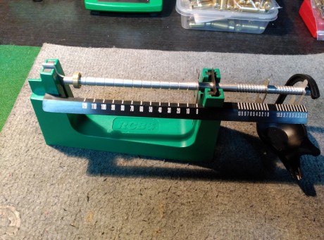 ...Pues eso.

...Vendo bascula RCBS que tiene miles de pesadas en su haber. Pero funciona como el primer 02