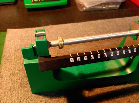 ...Pues eso.

...Vendo bascula RCBS que tiene miles de pesadas en su haber. Pero funciona como el primer 00