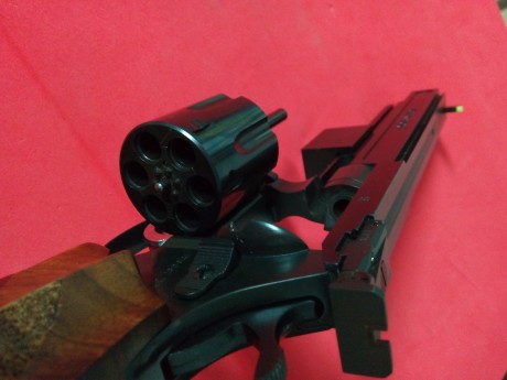 Precioso y muy preciso revolver de competición, absolutamente impecable, comprado por capricho pero sin 00